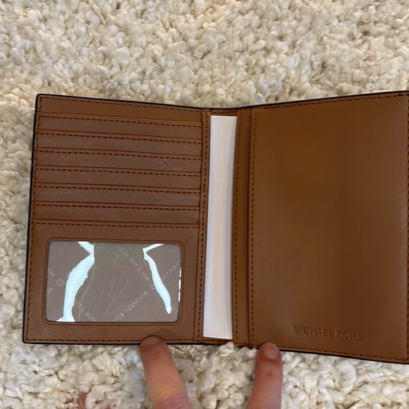 New Michael Kors Passport/CC Holder!!! - Picture 2 of 2